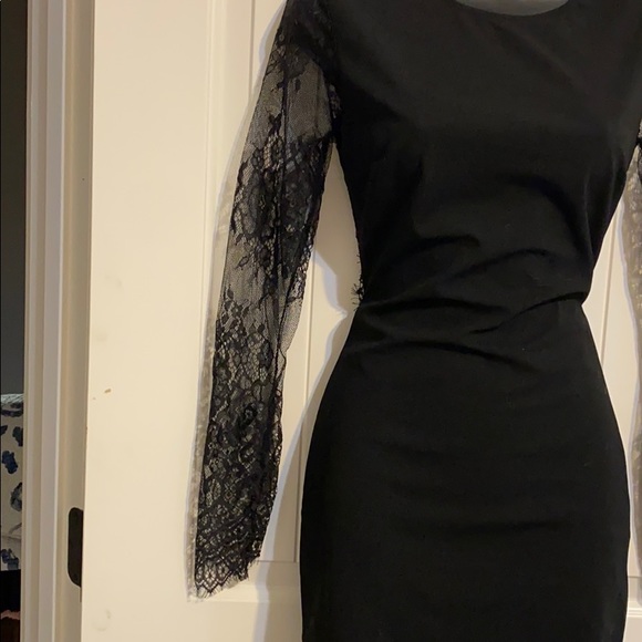 Black open back lace detail dress - Picture 2 of 6